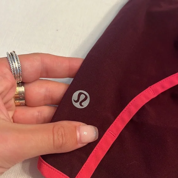 71. Lululemon Run Times Short *4-way Stretch Bordeaux Drama BonBon MountainPeaks - Picture 3 of 4